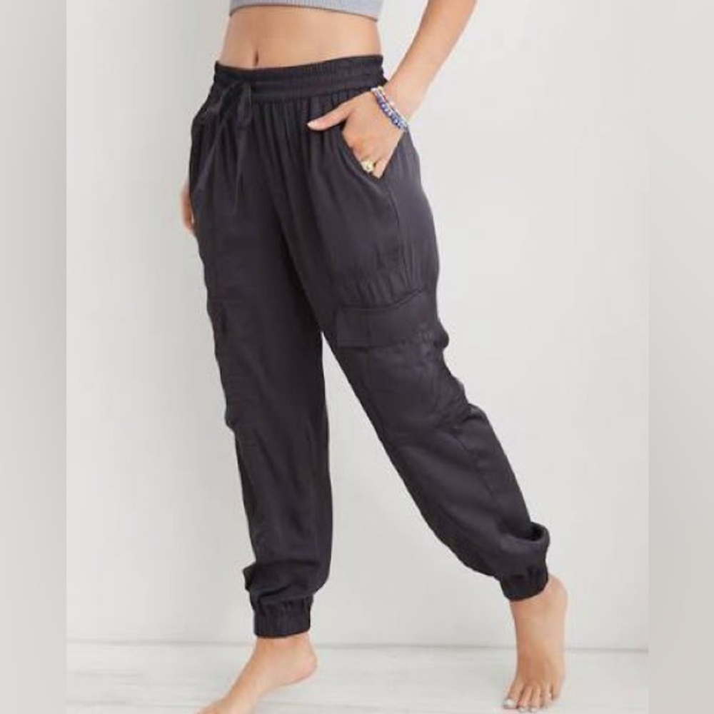 aerie Black Drawstring Cargo Joggers